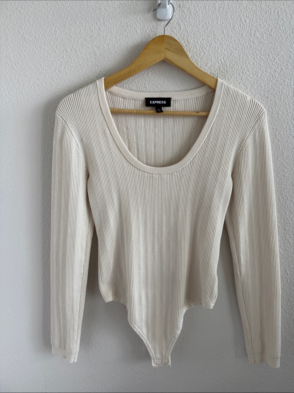 Express Cream Ribbed Scoop-Neck Sweater Long-Sleeve Bodysuit Medium